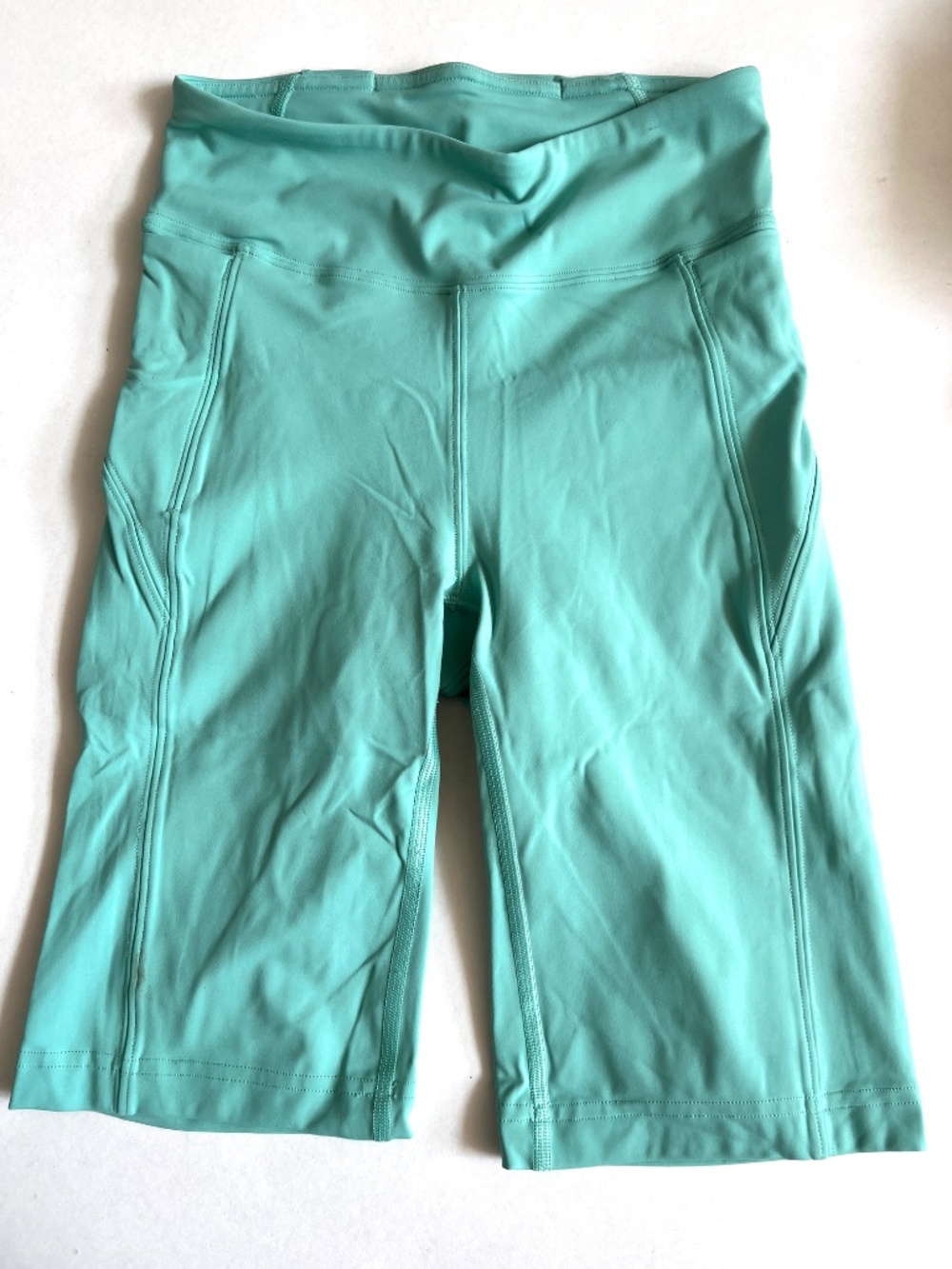Lululemon On Pace Bike Short Size 4 Green Long Workout Training